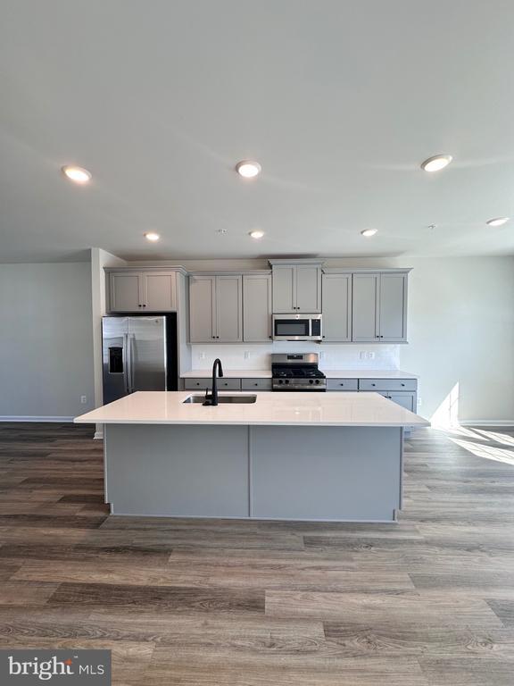 Building Photo - 108 Spring Bank Way
