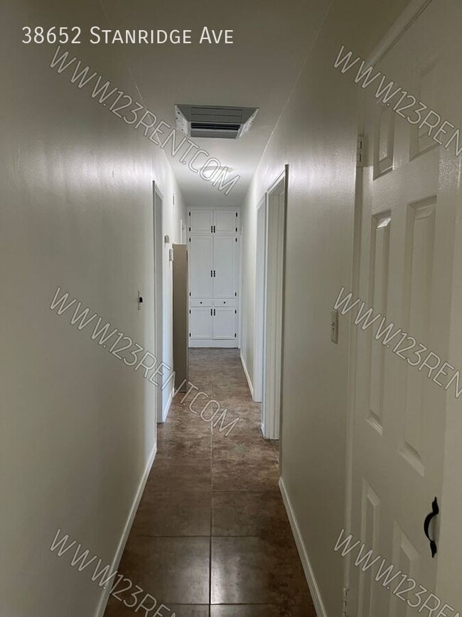 Building Photo - 38652 Stanridge Ave