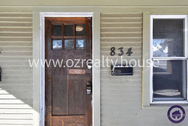 Building Photo - 834 Oak St