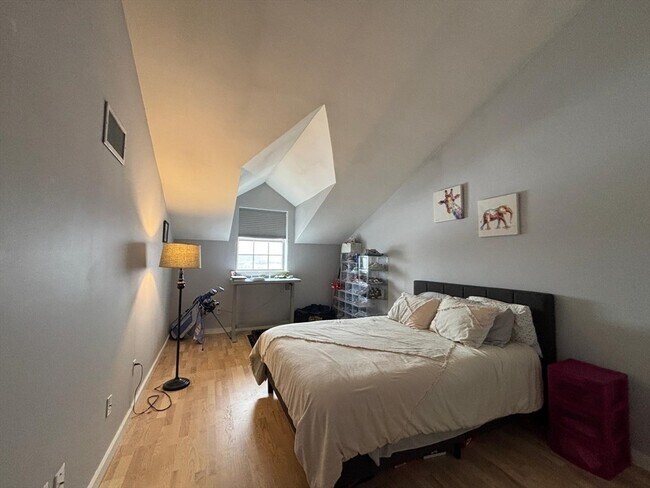 Building Photo - 160 Commandants Wy