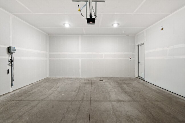 Building Photo - 2 year old 4 Bed 3 bath Liberty Lake Home offering 2330 sq/ft of living space