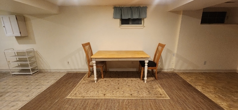 Building Photo - 702 Plum St SW