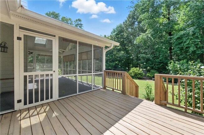 Building Photo - 1091 Colony Dr