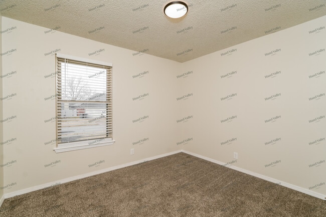 Building Photo - 13681 S Poplar St