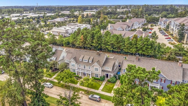 Building Photo - Nestled in the heart of Creekside Park - T...