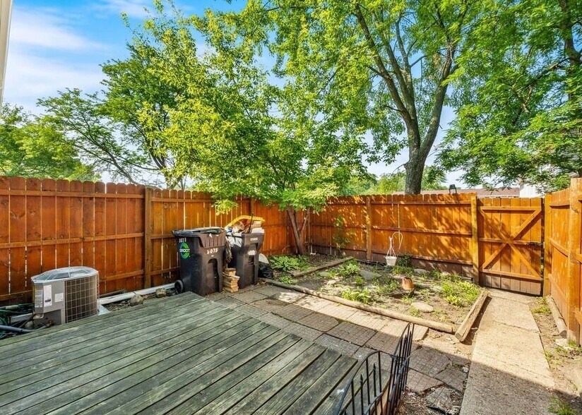 Building Photo - 3075 Kingston Ct