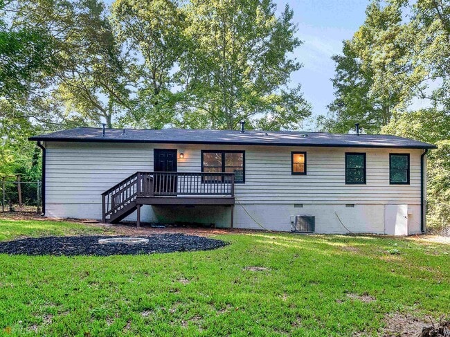 Building Photo - 1999 Hampton Locust Grove Rd