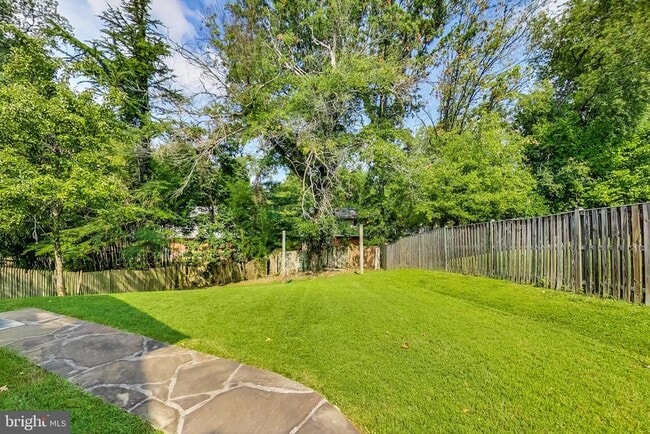 Building Photo - 12004 Montrose Village Terrace