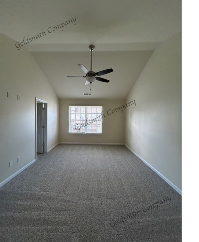 Building Photo - 105 Forsythia Dr