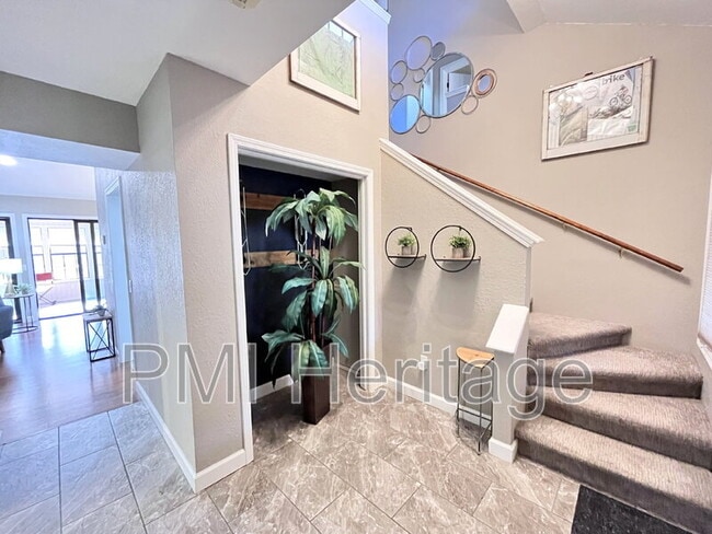 Building Photo - 26 Melinda Ln