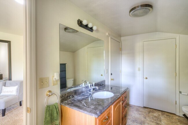 Building Photo - 2830 North Ave