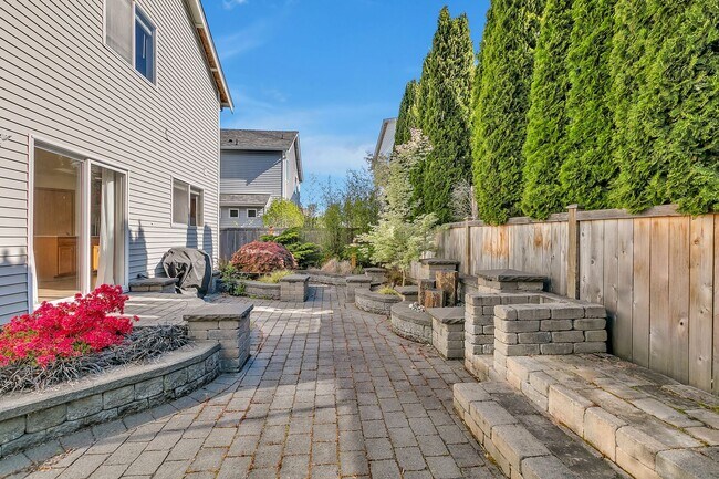 Building Photo - Beautiful Gated Home in Puyallup