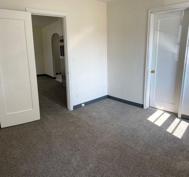 Building Photo - 1 Bedroom rancher house #1133
