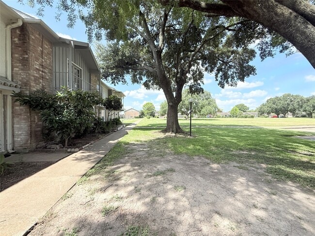 Building Photo - 12875 High Star Dr