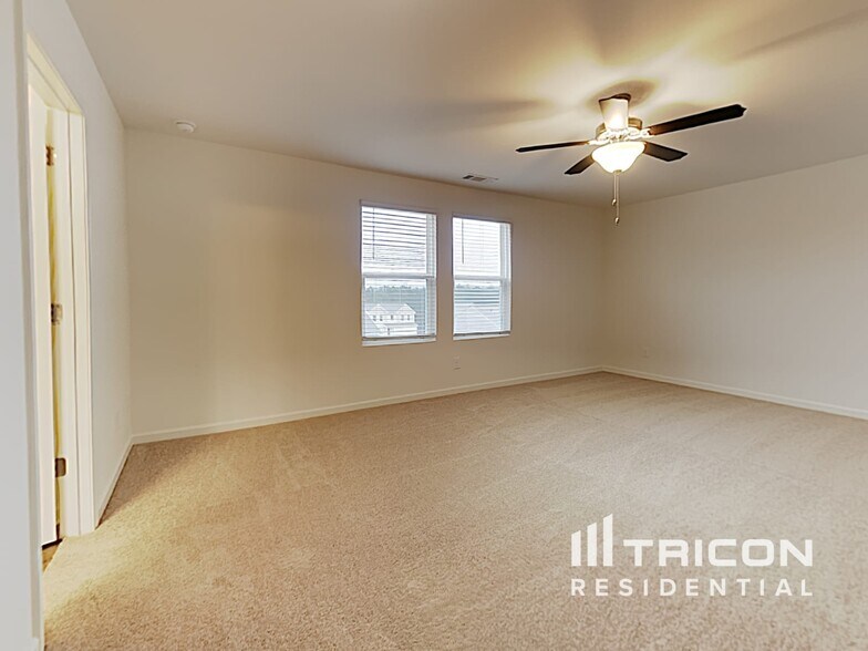 Building Photo - 2137 Hudson Dr