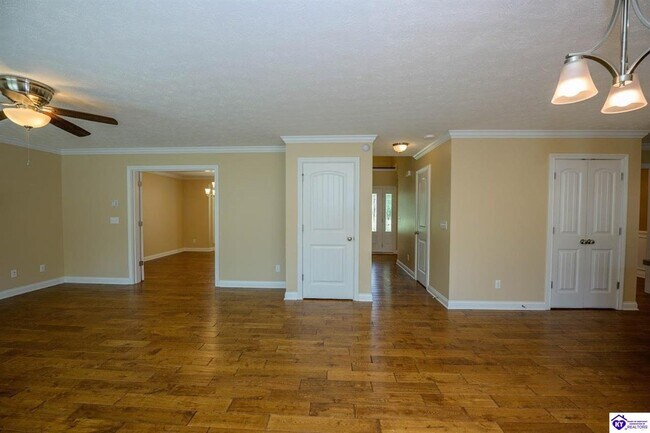 Building Photo - 114 W Mandarin Ct