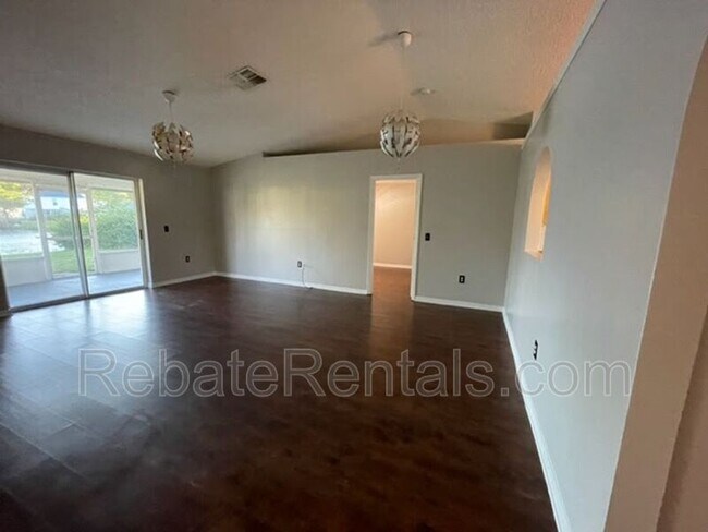 Building Photo - 10538 Lantana Lakes Dr N