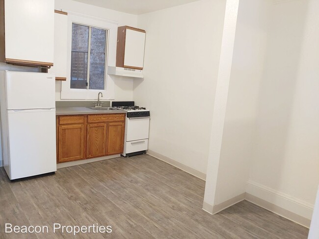 Building Photo - 498 25th St