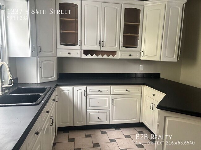 Building Photo - 1337 E 84th St