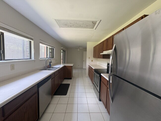 Building Photo - Spacious 4 Bedroom Home in Live Oak
