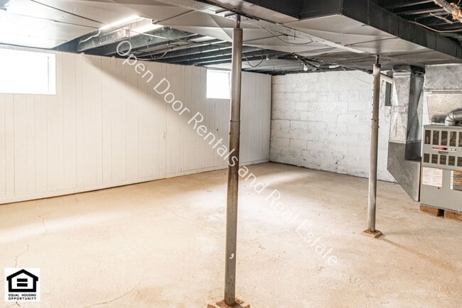Building Photo - 1609 Tecumseh St
