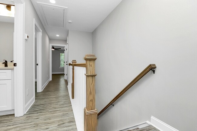 Building Photo - 911 Yellowstone Dr