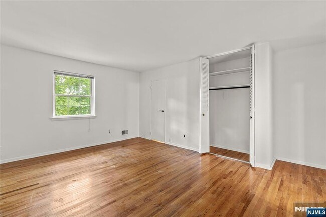 Building Photo - 87 Poplar St