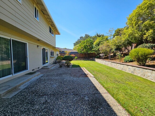 Building Photo - 10989 Ronald Way