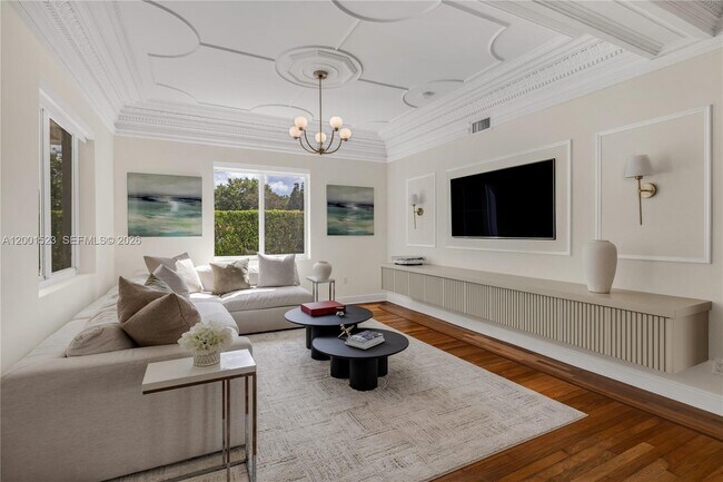 Building Photo - 320 NE 88th St