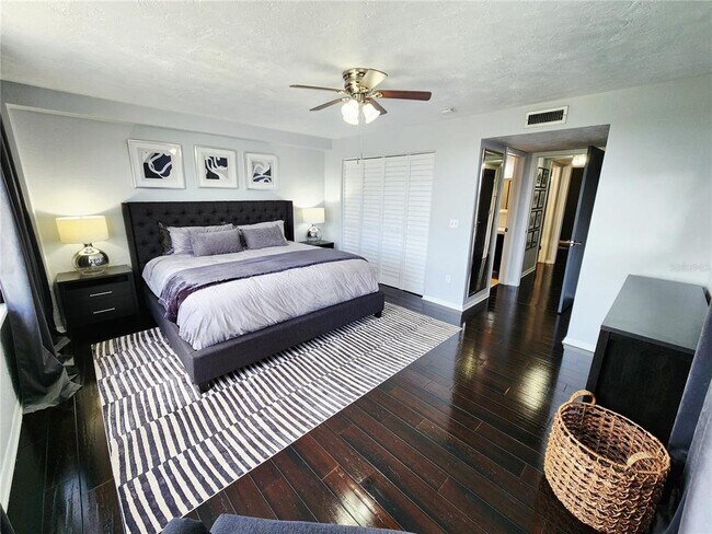 Building Photo - 4651 1st St NE