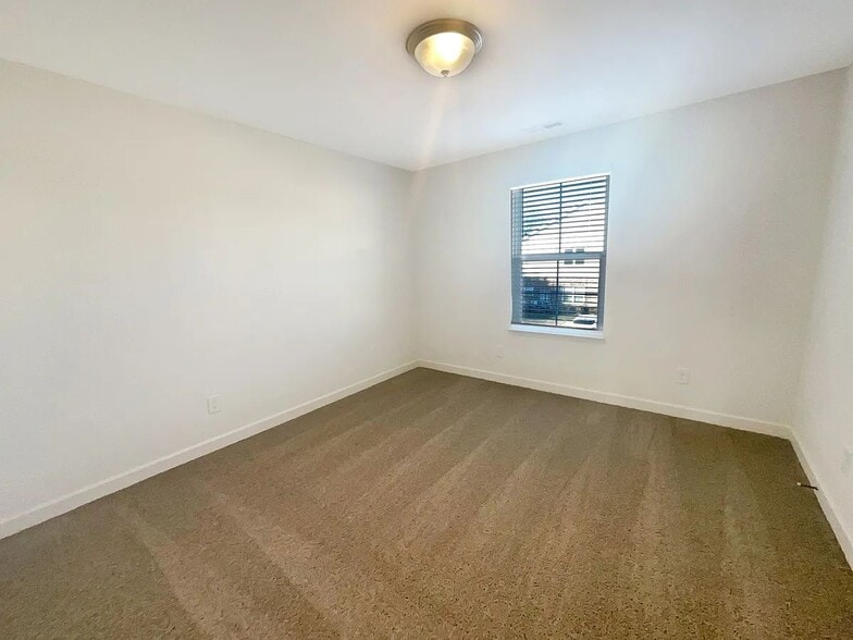 Building Photo - 4443 Chusto Dr