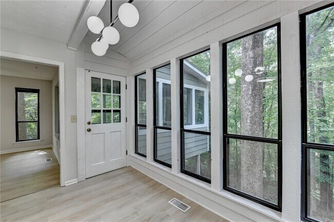 Building Photo - 5100 Forest Mist Dr