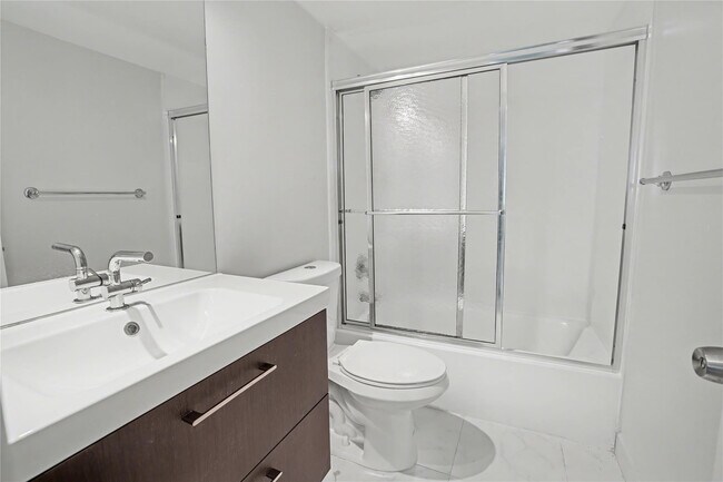 Building Photo - 1009 N Ocean Blvd