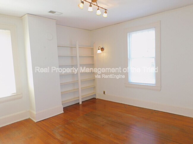Building Photo - 1224 Glade St NW