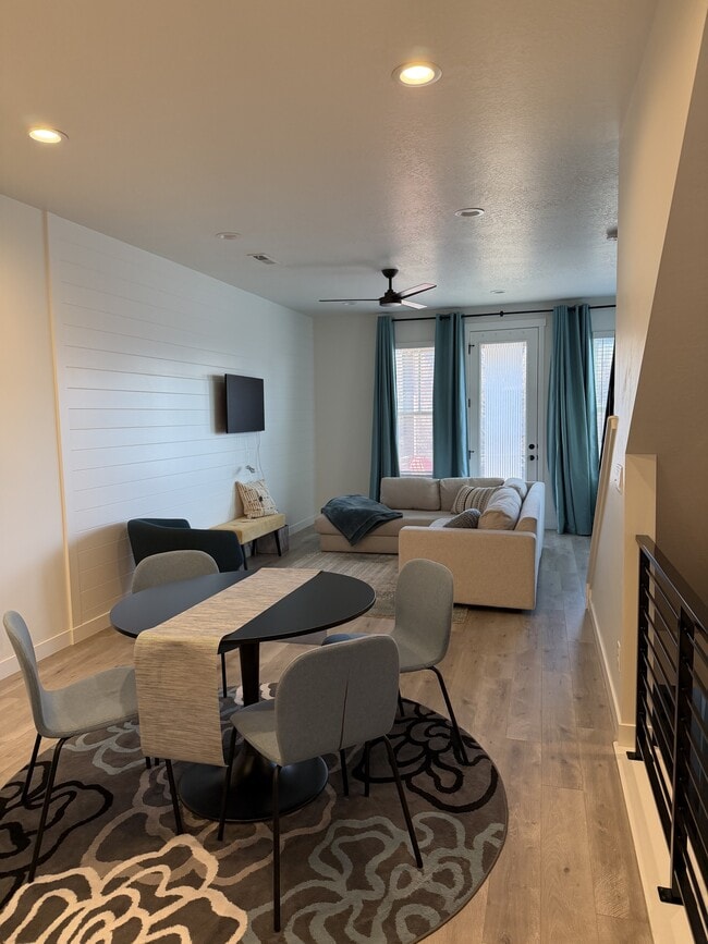 Building Photo - 11422 S Lake Run Rd