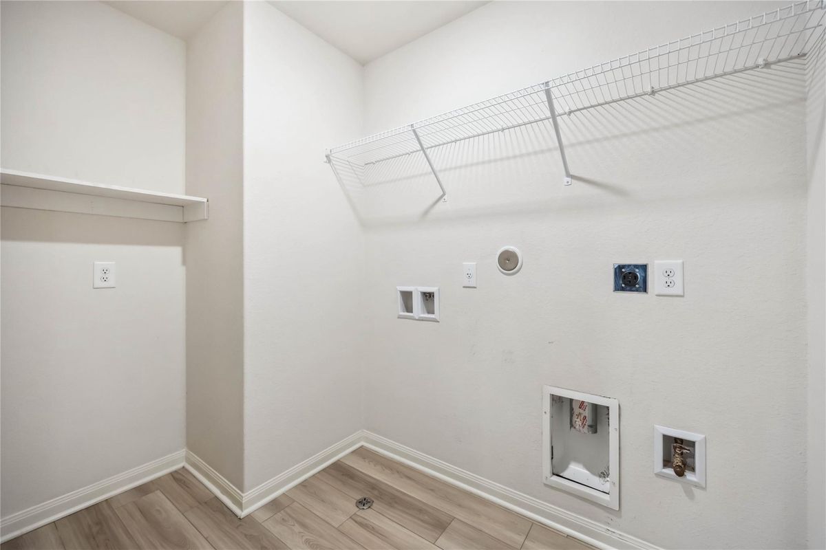 Building Photo - 425 Elaine Vly Dr