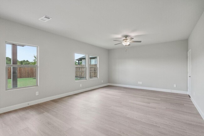 Building Photo - 2116 Gustavus Dr