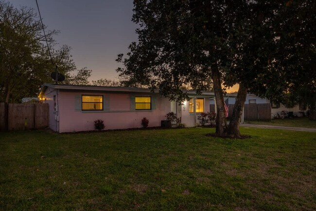 Building Photo - 106 N 17th Ave S