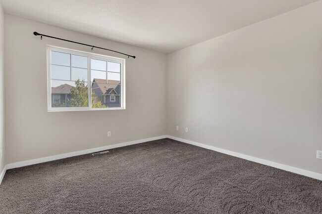 Building Photo - Spacious 4BR/3BA in Beaverton