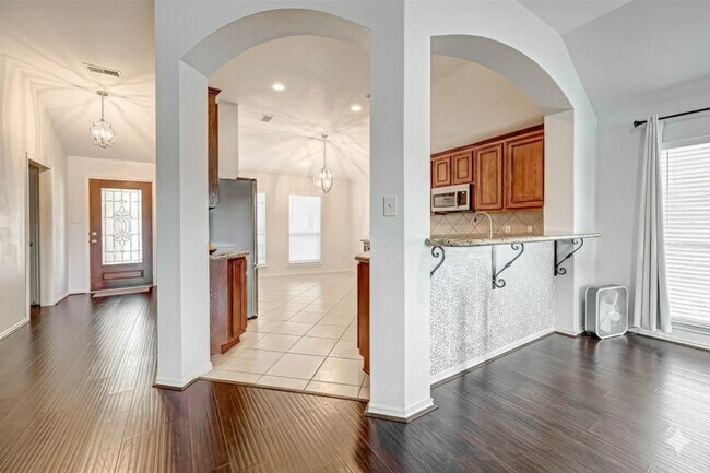 Building Photo - 25911 Palmdale Estate Dr