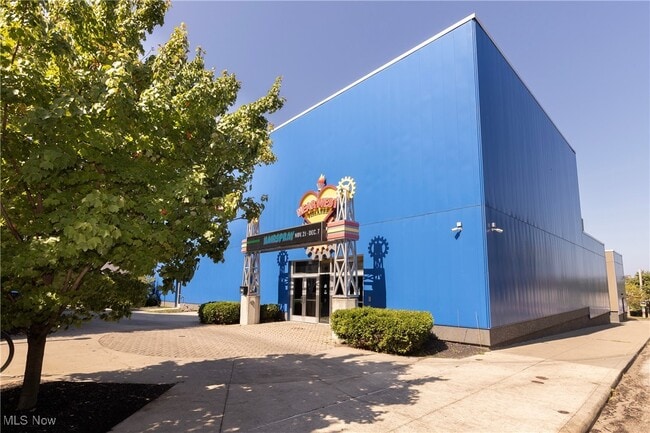 Building Photo - 1212 W 67th St