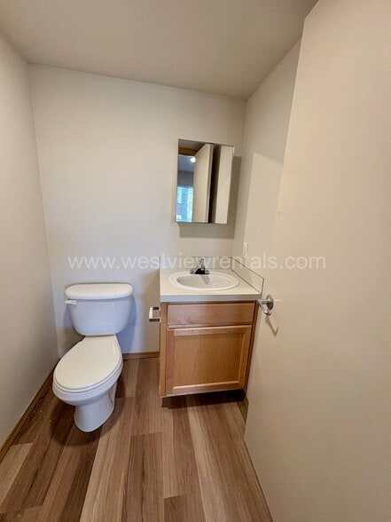 Building Photo - Benjamin Court Apartments