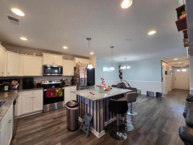 Building Photo - 335 Niblick Dr