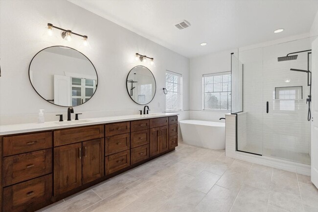 Building Photo - Luxury Home For Rent in Lowry