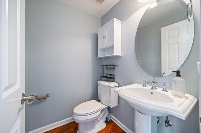 Building Photo - 302 Narragansett Ct