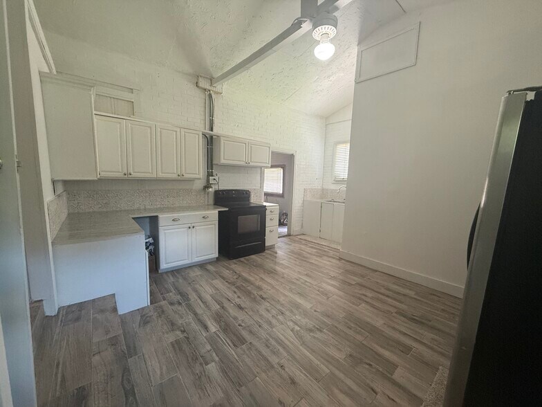 Building Photo - 2903 W Park Ave