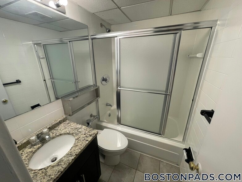 Building Photo - 62 Boylston St