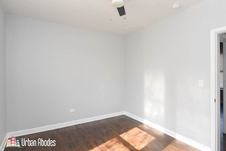 Building Photo - 3301 N Harding Ave