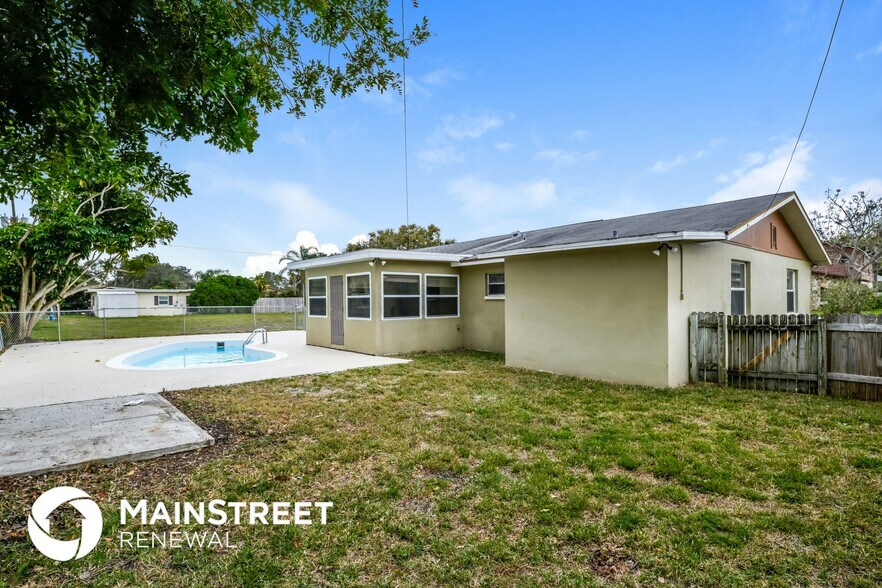 Building Photo - 610 Charlotte Ave