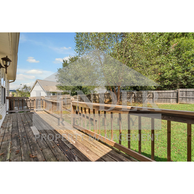 Building Photo - REDUCED!!! BEAUTIFUL HOME